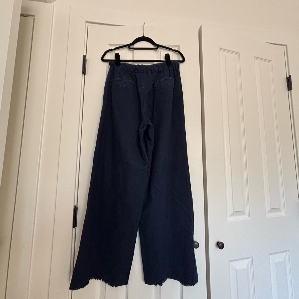Wide Leg High-Rise Pants in Navy Blue - Picture 2 of 3